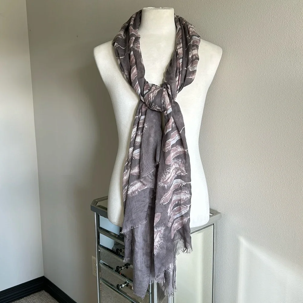 Simply Vera | Womens Oversized Feather Print Shawl/Scarf w/ Fringe - Size OS - Picture 3 of 11